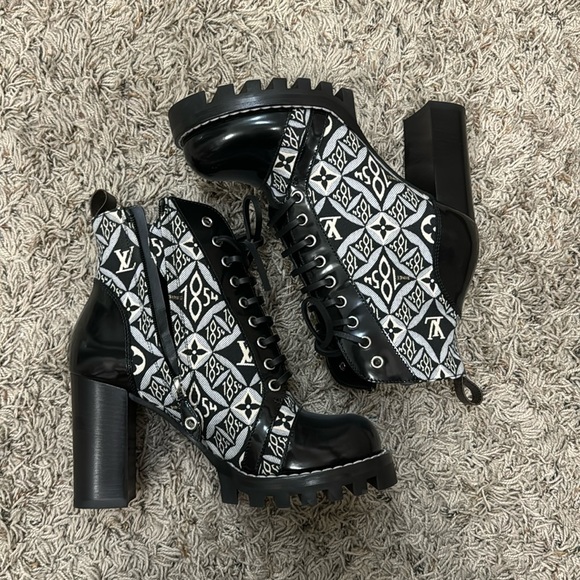 Worn once size 39 - Picture 1 of 3